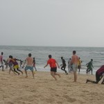 Partie de foot-ball sur la plage