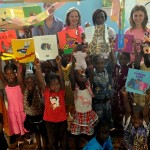 Remise de poupées Corolle et de livres Ecole des Loisirs par les étudiants de Télécom à la maternelle de Dagana