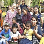 Sangeeta auprès des enfants de Kiran